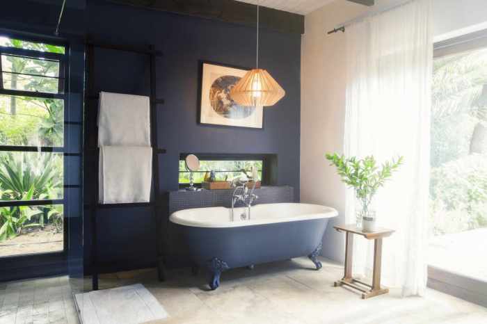 Navy blue bathroom decor ideas