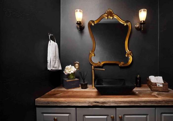 Black decor for bathroom