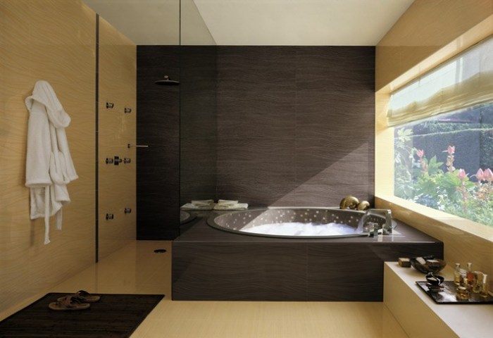 Black and cream bathroom decor